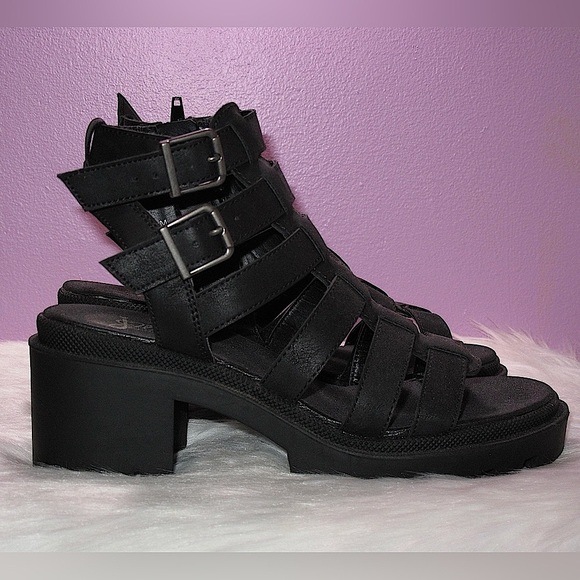 Black Strappy Gladiator Sandals - Chic & Comfortable - Picture 1 of 4